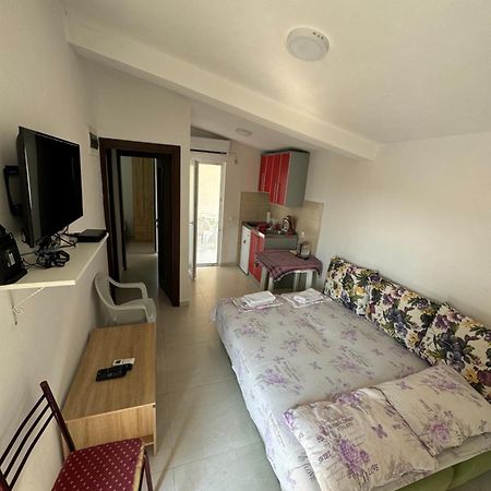 Apartment Perutovic Sutomore Ngoại thất bức ảnh