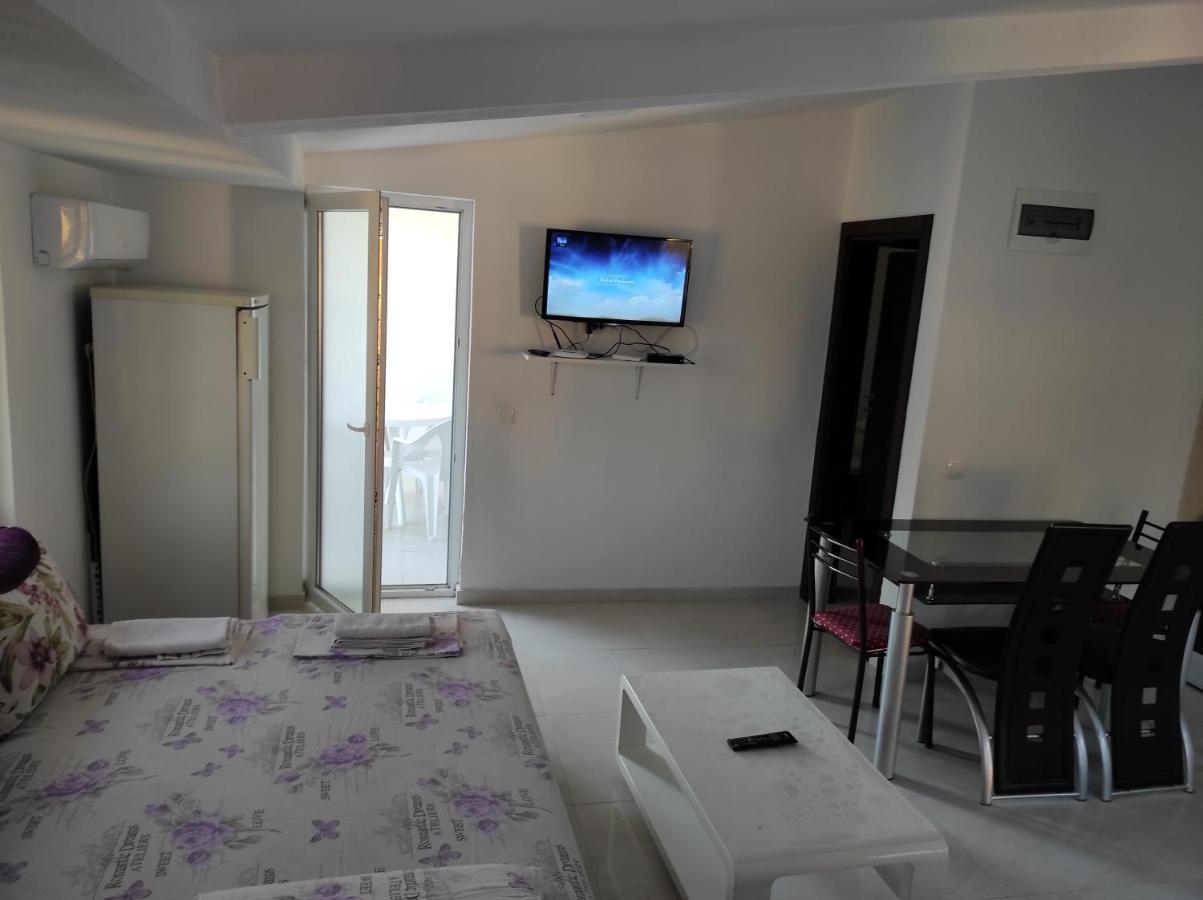 Apartment Perutovic Sutomore Ngoại thất bức ảnh