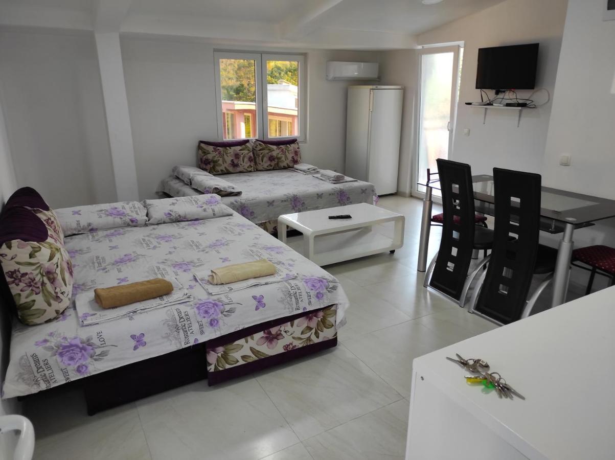 Apartment Perutovic Sutomore Ngoại thất bức ảnh