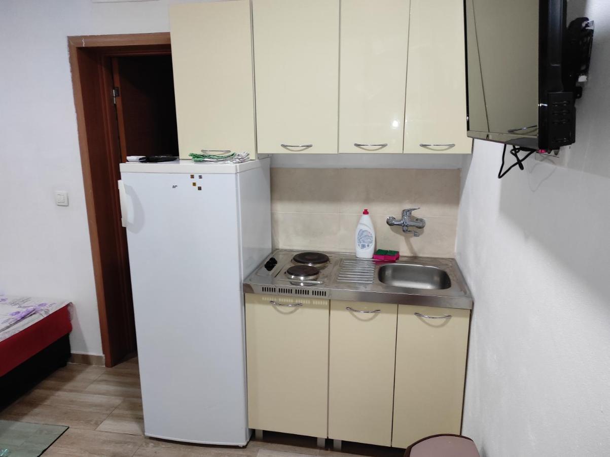 Apartment Perutovic Sutomore Ngoại thất bức ảnh