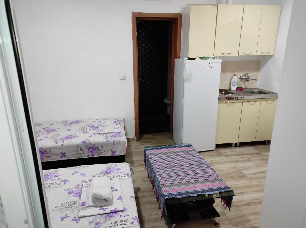 Apartment Perutovic Sutomore Ngoại thất bức ảnh