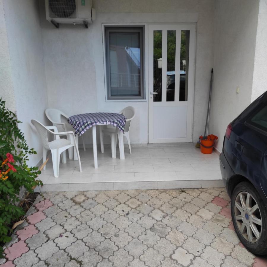 Apartment Perutovic Sutomore Ngoại thất bức ảnh