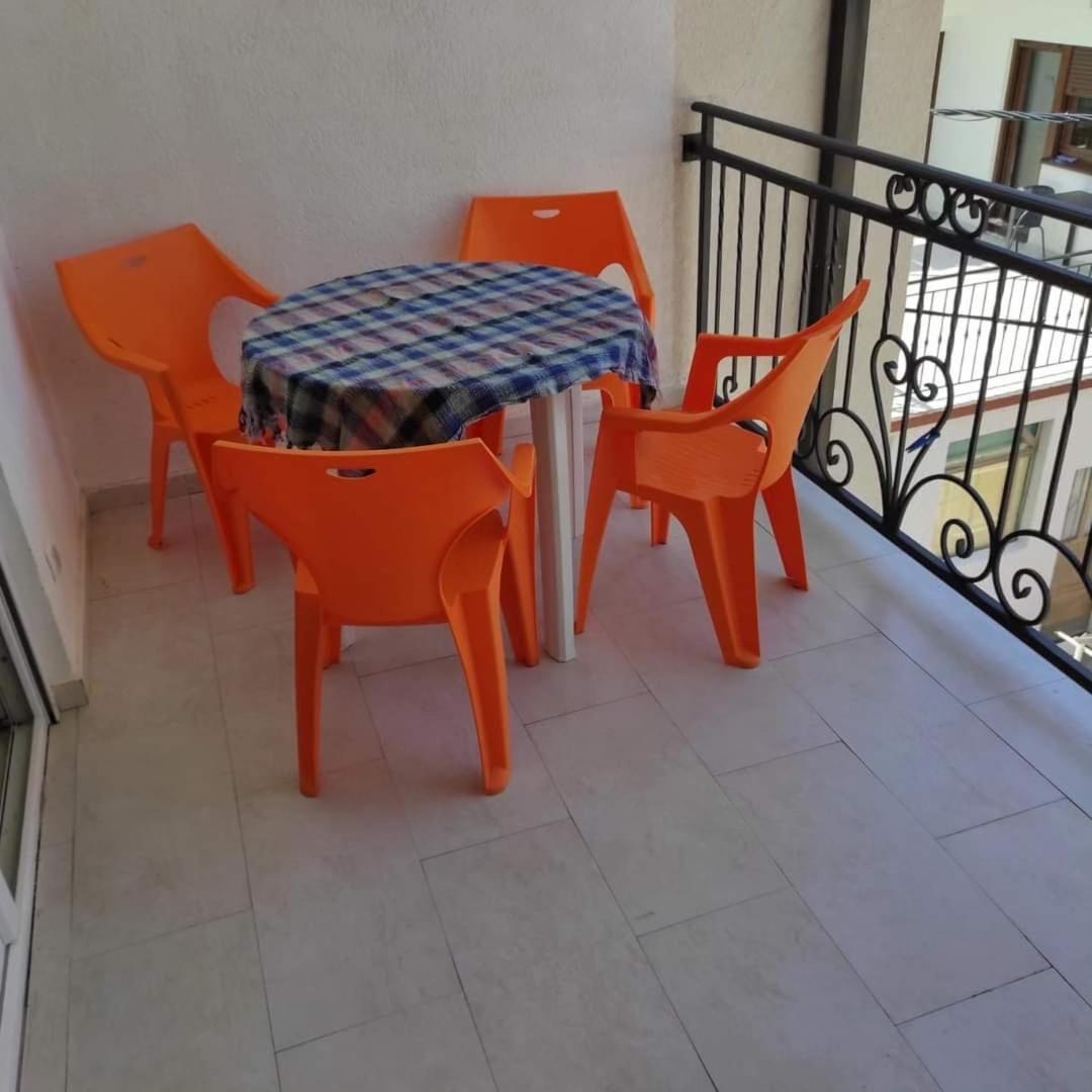 Apartment Perutovic Sutomore Ngoại thất bức ảnh