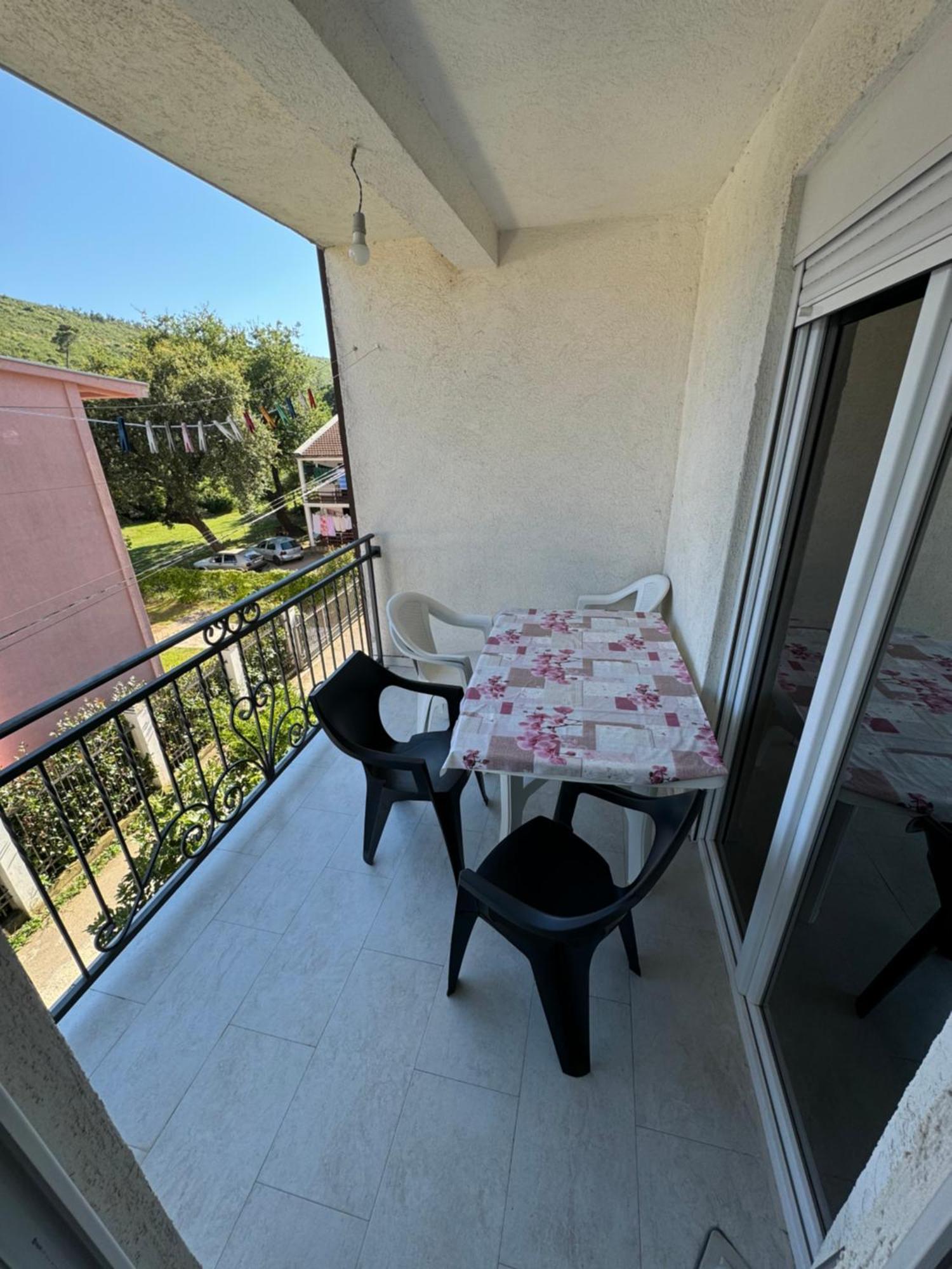 Apartment Perutovic Sutomore Ngoại thất bức ảnh