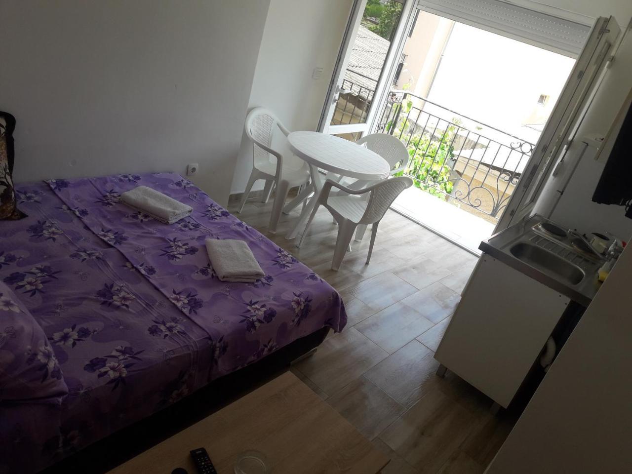 Apartment Perutovic Sutomore Ngoại thất bức ảnh