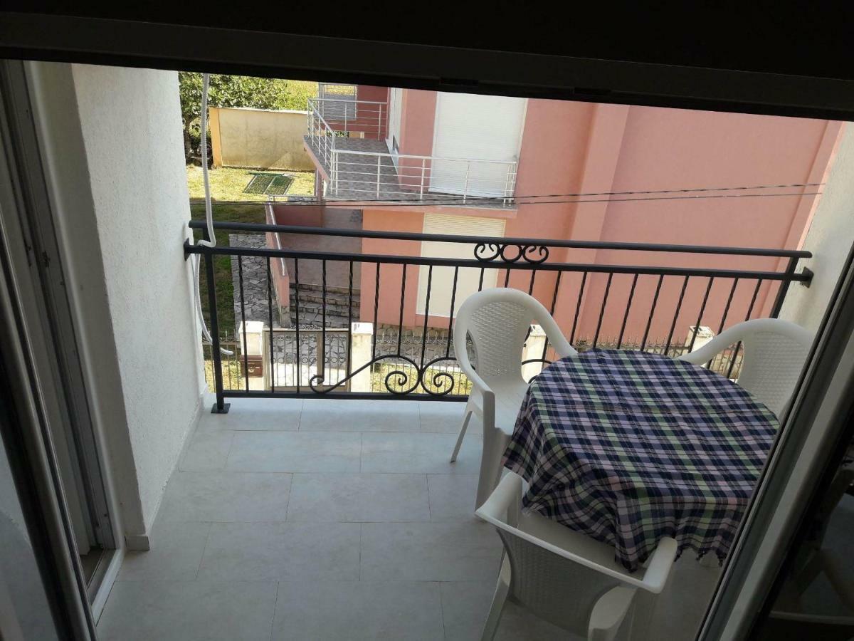 Apartment Perutovic Sutomore Ngoại thất bức ảnh