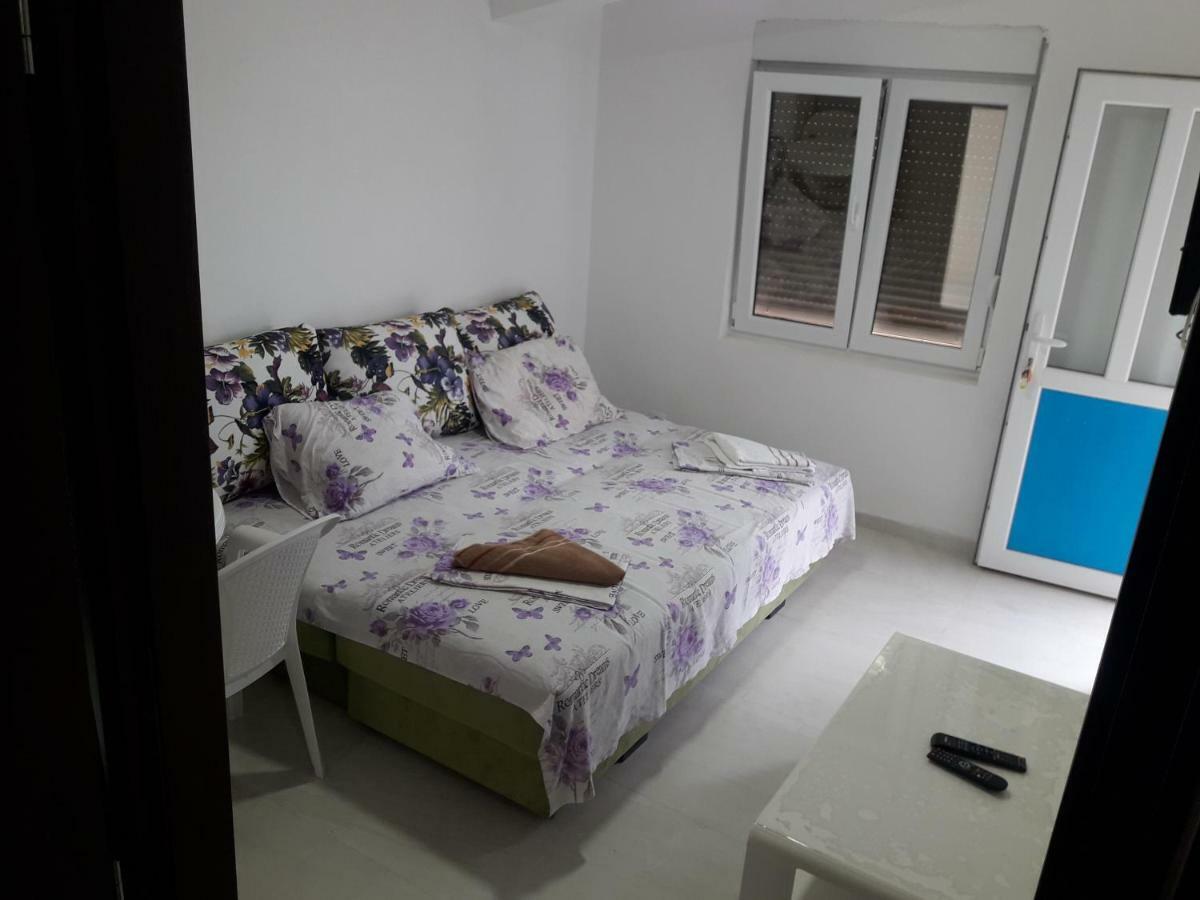 Apartment Perutovic Sutomore Ngoại thất bức ảnh