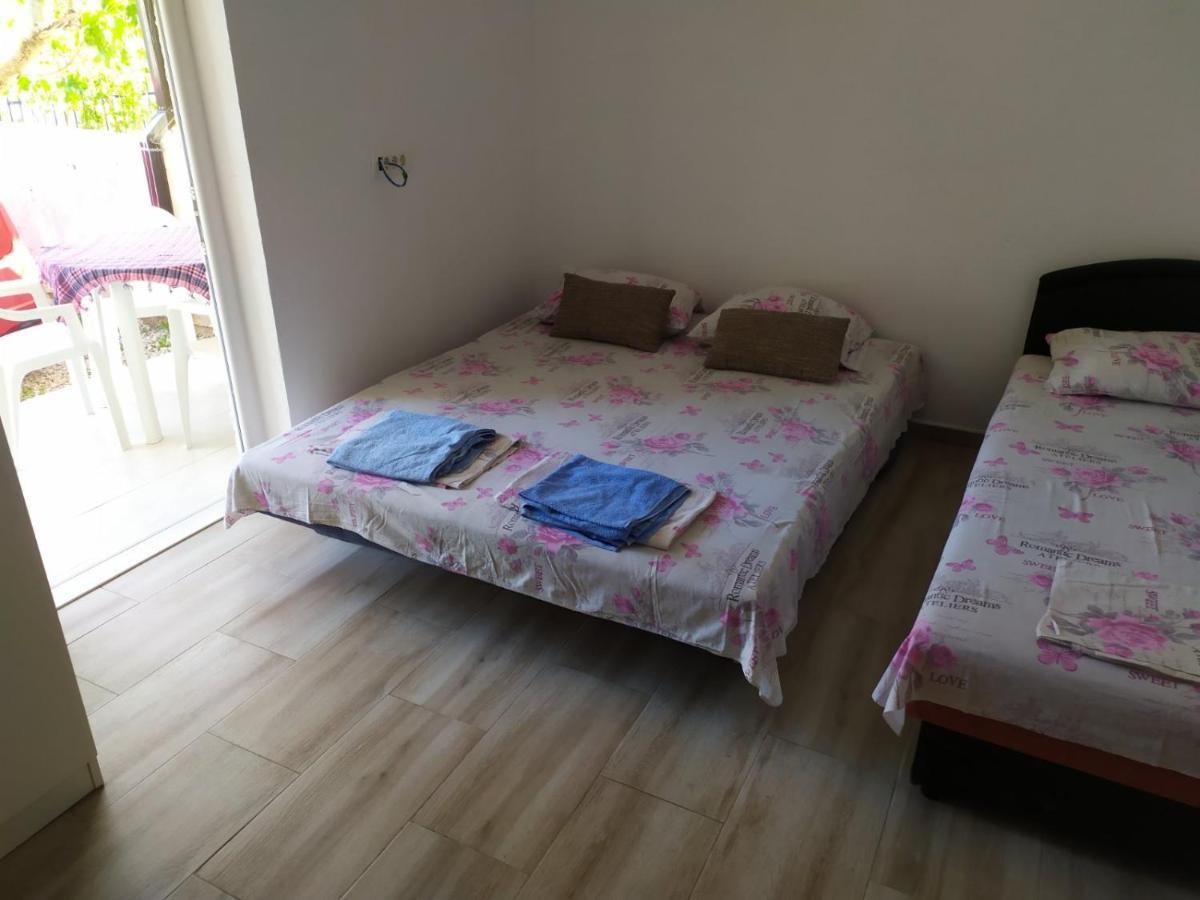 Apartment Perutovic Sutomore Ngoại thất bức ảnh