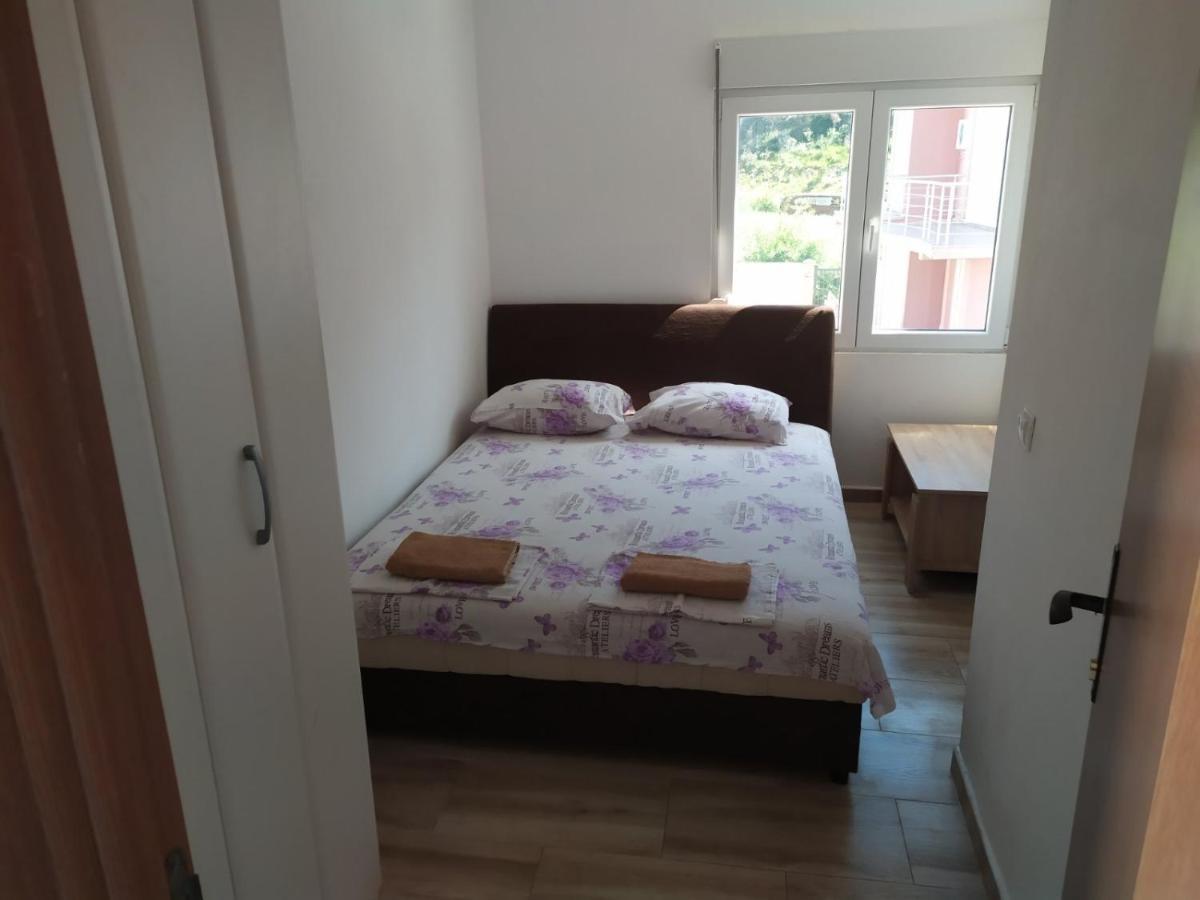Apartment Perutovic Sutomore Ngoại thất bức ảnh